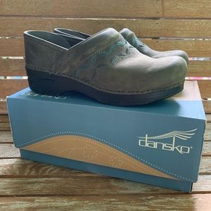 Dansko 39 Grey Embroidered Nubuck Clogs